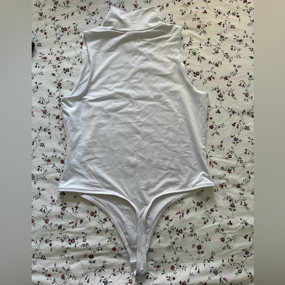 Smash+Tess Halter Bodysuit in White Size Small - Picture 4 of 4